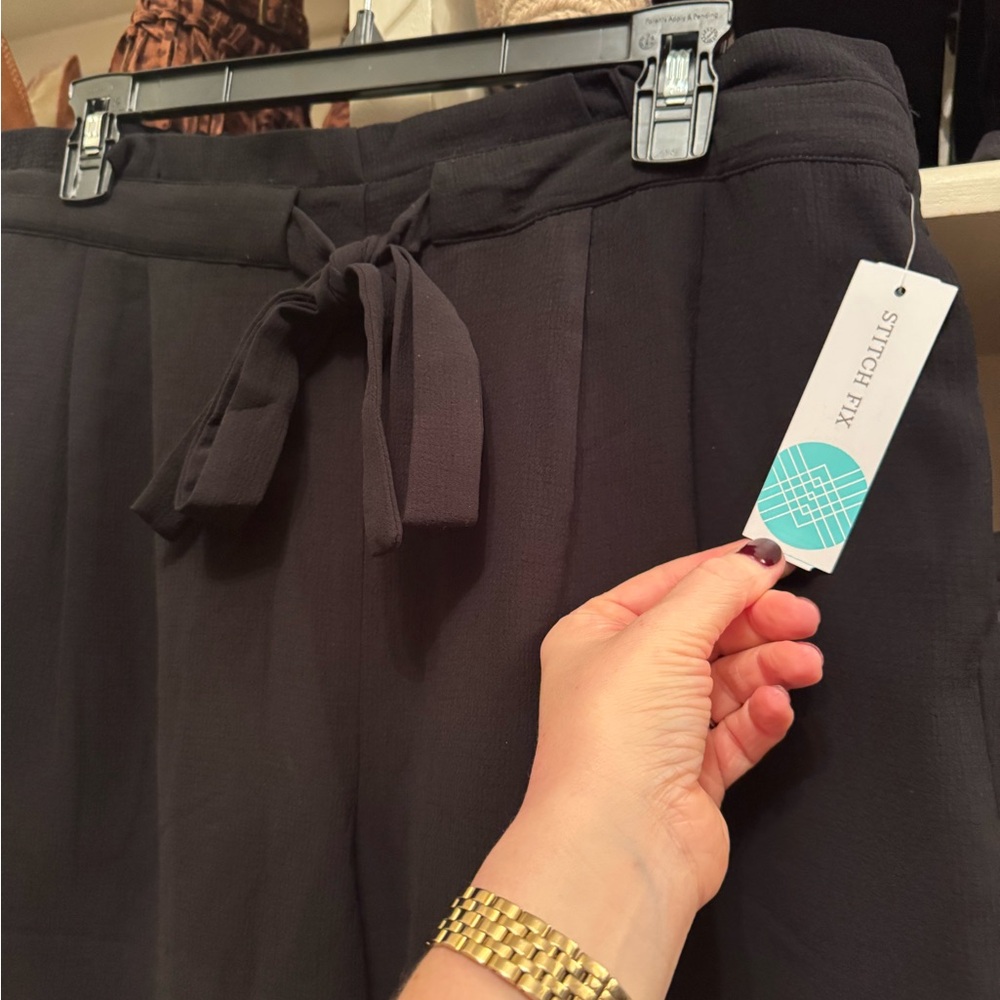 Stitch fix black crop pant, tags on